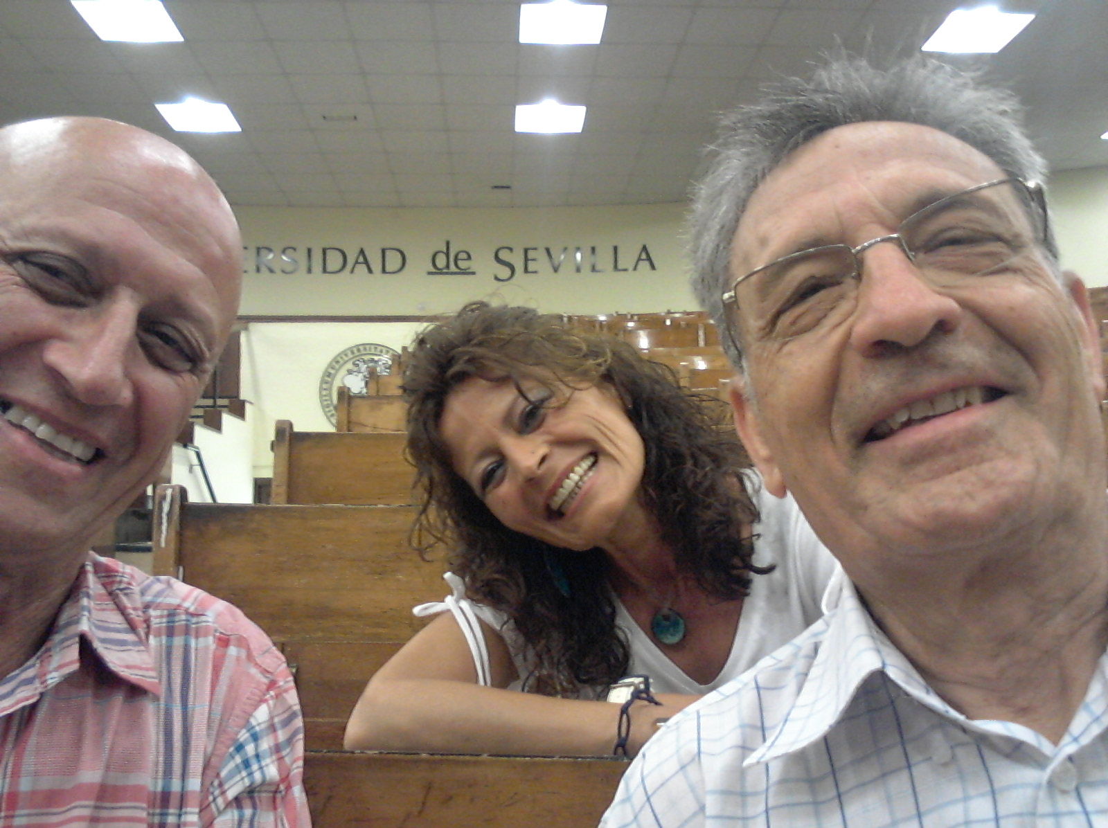 Selfie con Carmen, secretaria a la Universitad.jpg